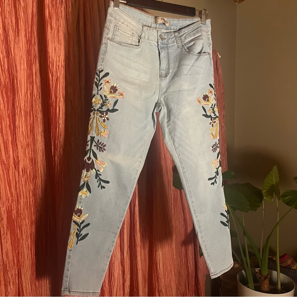 Embroidered, Light Washed Petite Jeans
